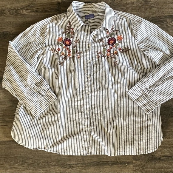 Laura Scott embroidered button down top size 2X - Picture 2 of 9